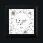 Caja De Regalo Boda de caligrafía de amor Patrón floral Blk ID940<br><div class="desc">Los elegantes textos manuscritos y los acentos de pincel se utilizan para crear las piezas de esta hermosa y moderna suite boda. La caja de mantenimiento de coordinación para cualquier miembro de la fiesta de boda que se muestra aquí para una dama de honor en blanco y negro, también presenta...</div>