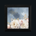 Caja De Regalo Boda de drama floral dama de honor Blue ID1022<br><div class="desc">Esta suite boda, con sus flores exuberantes y dramáticas, de color blanco cremoso a rosa rubor, sus toques dorados y sus hermosos y polvorientos fondos de color azul, crea una atmósfera elegante y romántica, que da un toque de lo que los clientes pueden esperar en su gran día. Este diseño...</div>