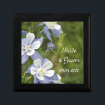 Caja De Regalo Boda de Flores de Columbina Azul<br><div class="desc">Personalizar la bonito Blue Columbine Flowers Boda Gift Box con los nombres personales de la novia y el novio y la fecha de la ceremonia matrimonial para crear un regalo de honor para la novia, sus damas de honor o sus asistentes de novias. Este elegante cajón personalizado floral de trinket...</div>