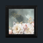 Caja De Regalo Boda de teatro floral dama de honor Green ID1022<br><div class="desc">Esta suite boda, con sus flores exuberantes y dramáticas, de color blanco cremoso a rosa rubor, sus toques dorados y sus hermosos fondos acuáticos, crea un ambiente elegante y romántico, que da un toque de lo que los clientes pueden esperar en su gran día. Este diseño de caja de regalo...</div>
