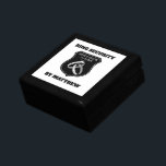 Caja De Regalo Boda Ring Security keepsake box con el nombre del<br><div class="desc">Boda Ring Security keepsake box con el nombre del niño. Caja personalizada para portador de anillo. Diseño lindo con dos anillos brillantes y el nombre de la pareja. práctico funda con el logotipo de escudo.</div>
