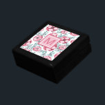 Caja De Regalo Bonito Floral Rosa Monograma Blanco<br><div class="desc">Esta caja de regalo de bonito presenta un fondo de motivos florales rosados. Personaliza con el monograma que elijas.</div>