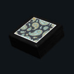 Caja De Regalo Bonito Paisley Pattern Keepsake Jewelry<br><div class="desc">Un regalo para ella con un toque de color azul bonito y paisajista o una caja de joyas. Caja de madera lacada con tapa de cerámica decorativa.</div>