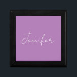 Caja De Regalo Caligrafía Elegante Lavanda Llanura Nombre simple<br><div class="desc">Este producto fue muy bueno y me encanta lo fácil que es para el diseño personalizar. El diseño era muy sencillo,  así que me siento muy complacido cuando lo creo.</div>