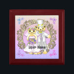 Caja De Regalo Casilla de regalo de boda Cat Bride y Groom<br><div class="desc">Caja de regalo de boda Cat Bride y Groom por el Ilustracion ArtMuvz. regalos caseros, camisetas, bolsos de té, ropa de gatito. Los gatos son divertidos, y el regalo perfecto para cualquier ocasión y seguro que traerán una sonrisa a la cara de cualquiera. Ya sea que busques un regalo para...</div>
