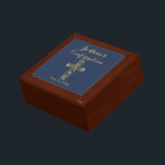 Caja De Regalo Casilla de regalo para niños con confirmación azul<br><div class="desc">Moderna caja de regalo de confirmación para niños con una cruz dorada sobre un fondo azul oscuro y un nombre de escritura con letras a mano. Personalizar con nombre,  texto y fecha</div>