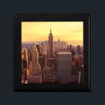 Caja De Regalo Ciudad del horizonte de Nueva York con el estado<br><div class="desc">Nueva York - hora mágica en la parte superior de la roca</div>