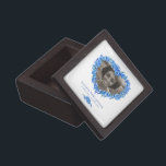 Caja De Regalo Conservador de fotos de corazón blanco-negras<br><div class="desc">Ideal para guardar un regalo heredado o un artículo especial de un ser querido pasado. Personalice la foto,  el nombre y las fechas de su ser querido. Hay otros elementos coincidentes disponibles. Arte y diseño floral original con tinta manual y acuarela,  olvídenme-nots,  de www.mylittleeden.com</div>