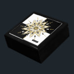 Caja De Regalo Cuadrados blancos y negros Mandala dorada y negro<br><div class="desc">Elegante y moderno fondo cuadrado negro y dorado con mandala dorada blanca y negra. Monograma personalizado.</div>