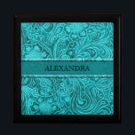 Caja De Regalo Cuero turquesa con aspecto de flores Grabado en re<br><div class="desc">El cuero natural de color turquesa parece una flor grabado en relieve con personalizado y monograma opcional. El diseño está disponible en otros productos y puede solicitarse en cualquier producto que Zazzle ofrezca.</div>