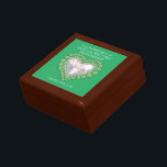 Caja de regalo de la esposa de la foto del 12º ani<br><div class="desc">Gráficas cuentas de jade efecto del corazón mantener caja de regalo de trinquete. Perfecto para mostrar un regalo especial para su esposa en un aniversario especial del 12º boda jade u otra ocasión especial. Personalizado con sus propias palabras fotográficas y sus propias fechas. Diseñado por Sarah Trett para www.mylittleeden.com</div>