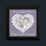 Caja de regalo de la esposa del boda de diamantes<br><div class="desc">caja de regalo de trinket de efecto gráfico de diamante de bonito. Perfecto para mostrar un regalo especial para su esposa en un aniversario especial de 60 años de boda de diamantes u otra ocasión especial. La caja de regalo dice: "A mi maravillosa esposa Patricia. Feliz Aniversario del Diamante puede...</div>
