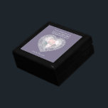Caja de regalo de la mujer del 13° aniversario del<br><div class="desc">Caja de regalo gráfica de 13 años de efecto cardiaco de encaje keepsake trinket. Perfecto para mostrar un regalo especial para su esposa en un aniversario especial del boda del 13° lugar u otra ocasión especial. Personalizado con sus propias palabras fotográficas y sus propias fechas. Diseñado por Sarah Trett para...</div>