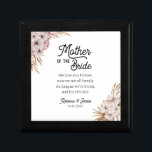 Caja de regalo de mensaje personalizado de la madr<br><div class="desc">Una caja de conservas de regalo de la Madre de la Novia boda que presenta un diseño floral boho y un diseño moderno de caligrafía. Personalizado el mensaje, los nombres y las fechas utilizando la opción de personalización. ¿Buscando algo más personalizado? Por favor, contáctame para un pedido de personalizado. ****...</div>