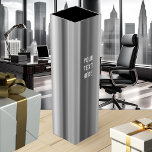 Caja de regalo de vino de diseño metálico gris pla<br><div class="desc">Caja de regalo de vino con un diseño metálico gris plateado inspirado en los techos de lata. Bonito por su cumpleaños,  Día del Padre u otra celebración.</div>