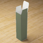 Caja de regalo de vino de salvia<br><div class="desc">Añada vino u otro elemento de forma similar a esta caja de regalo de sabios. Par con nuestra bolsa de regalo correspondiente, papel de envoltura, papel de tejido o cinta.</div>