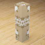 Caja de regalo de vino Floral<br><div class="desc">Caja de regalo de vino Algo para todos ofrece una caja de regalo de vino personalizada especialmente para ese momento especial con sus seres queridos. Esta caja de regalo de diseño único impresionará a sus amigos y familiares. Mientras usted está aquí usted puede querer ver otros artículos de baño relacionados...</div>