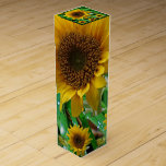 Caja de regalo de vino Girasol<br><div class="desc">Caja de regalo de vino Algo para todos ofrece una caja de regalo de vino personalizada especialmente para ese momento especial con sus seres queridos. Esta caja de regalo de diseño único impresionará a sus amigos y familiares. Mientras usted está aquí usted puede querer ver otros artículos de baño relacionados...</div>