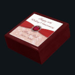 Caja de regalo del 40° aniversario del Boda Damask<br><div class="desc">Diseño de imágenes Digitalbcon con un tema de diseño de color rojo rubí y Damasco con una variedad de imágenes, formas, patrones, estilos y fuentes personalizados en esta caja de regalo única "Aniversario del Boda Ruby". Este atractivo y elegante diseño se completa con letras de texto personalizado para su propia...</div>