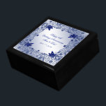 Caja de regalo del 45° aniversario de Boda de Sapp<br><div class="desc">Diseño de imágenes Digitalbcon con un color azul zafiro y un tema de diseño floreciente con una variedad de imágenes, formas, patrones, estilos y fuentes personalizados en esta única caja de regalo "Aniversario del Boda de zafiro". Este elegante y atractivo diseño se completa con letras de texto en personalizable para...</div>