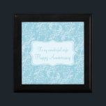 Caja de regalo del aniversario de la esposa del Da<br><div class="desc">Caja de regalo de damasco de moda de bonito estilo keepsake. Perfecto para mostrar un regalo especial para su esposa en un aniversario u otra ocasión especial. La caja de regalo dice: "A mi maravillosa esposa feliz aniversario", o puede ser personalizada con tus propias palabras. Diseño exclusivo de Sarah Trett....</div>