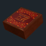 Caja de regalo del aniversario del Boda de amor de<br><div class="desc">Diseño personalizado monograma regalo de madera cajas con tapas : Lugar de arte fractal único y elegante en rosa de coral y toques de encaje dorado como diseño - Boda, Aniversario o compromiso exquisito y elegante a medida presente. Personaliza con nombres, fecha de aniversario y monograma o números - hecho...</div>