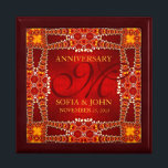 Caja de regalo del aniversario del Boda de Bohemia<br><div class="desc">La caja de regalos de diseño inspirada en Bohemia Real Oriental con naranjas profundos, rojos y oro - completamente personalizable - se adaptaría perfectamente a los temas del Medio Oriente o de la India - Exquisita y elegante boda personalizada, aniversario o compromiso presente. Personalice con nombres, fecha de aniversario y...</div>