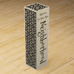 Caja de regalo del vino para los nuevos vecinos -<br><div class="desc">Muestre a sus nuevos vecinos que les dan la bienvenida a la vecindad con esta caja hermosa del vino. ¡Apenas añada un gran vino y haga a los nuevos amigos!</div>