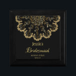 Caja De Regalo Delicada dama de honor y negra<br><div class="desc">Hermoso y elegante emblema dorado regalo de dama de honor que es personalizado.</div>