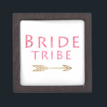 Caja De Regalo diseño de flecha de oro de la tribu de novias rosa<br><div class="desc">"tribu de novias" moderna y diseño de flecha de oro falso. Es posible que disfraces el producto eligiendo el color de fondo.</div>