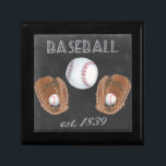 Caja De Regalo Diseño de pizarra de béisbol vintage<br><div class="desc">Diseño de pizarra de béisbol vintage. Artista: Naomi McCavitt. ID de la imagen: 106364GG.</div>