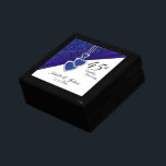 Caja De Regalo Diseño del 45º aniversario del Boda Sapphire<br><div class="desc">⭐ ⭐ ⭐ ⭐ ⭐ 5 Estrellas. 45º Aniversario Diseño Caja de Regalo. Este diseño funciona bien para otros eventos y ocasiones como cumpleaños, boda, compromiso, graduación, retiro, etc... simplemente cambiando el texto. 😊 Este Producto es 100% Personalizable. Los gráficos y/o el texto pueden ser agregados, borrados, movidos, cambiados de...</div>