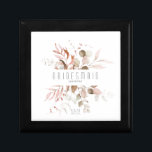 Caja De Regalo Dreamy Foliage Boda Bridesmaid Rubor Pnk ID817<br><div class="desc">Delicados arreglos folclóricos con pequeños acentos florales en tonos suaves y oníricos de crema, taupe y oro rosa con salpicaduras de purpurina, y diseños únicos hacen de esta colección una interesante colección, especialmente para bodas de primavera. La caja de regalo para tu dama de honor u otro miembro de la...</div>