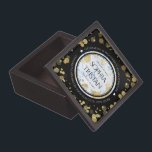 Caja De Regalo Elegante 18º Aniversario del Boda de Porcelana<br><div class="desc">¡Celebremos el 18º aniversario del boda con esta caja de conservas conmemorativas! Las elegantes letras de serif en blanco y negro con confeti hexagonal con polvo de oro sobre fondo blanco, marmol azul de porcelana y fondo negro añaden un toque memorable para esta ocasión especial y un hito. Personalizar con...</div>