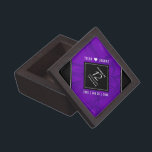 Caja De Regalo Elegante celebración del 12º Aniversario del Boda<br><div class="desc">¡Celebra el 12º aniversario del boda de seda con esta elegante caja de conservas! Las elegantes letras blancas con un lujoso fondo de seda violeta le dan un toque memorable a esta ocasión especial y a este hito. Personaliza con los nombres y fechas de matrimonio de la pareja. Diseño ©...</div>