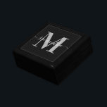 Caja De Regalo Elegante Firma Gris Moderno Monograma Negro<br><div class="desc">Crea tu propio nombre personalizado y joyería o caja de regalo monogramada para su primer año en la universidad. Su nombre de pila incluye una caligrafía de estilo característico. Personalizar el color gris del monograma minimalista moderno. Diseño de monograma contemporáneo en blanco y gris negro. Haz tu propio obsequio por...</div>