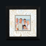 Caja De Regalo Elegante foto personalizada de la Marina de la Pla<br><div class="desc">Este elegante diseño presenta su foto favorita rodeada por un marco de conchas y corales. #home #Decoración #DecoraciónDeCasa #Marítimo #Maravillas #Coral #Diseño #Diseñador #Regalo #Regalos #Regalos #Regalos #RegalosPersonalizados #Fotoregalos #CasaDePlaya #Cumpleaños #Amor #DecoraciónNáutica</div>