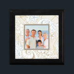 Caja De Regalo Elegante foto personalizada de la Marina de la Pla<br><div class="desc">Este elegante diseño presenta su foto favorita rodeada por un marco de conchas y corales. #home #Decoración #DecoraciónDeCasa #Marítimo #Maravillas #Coral #Diseño #Diseñador #Regalo #Regalos #Regalos #Regalos #RegalosPersonalizados #Fotoregalos #CasaDePlaya #Cumpleaños #Amor #DecoraciónNáutica</div>