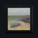 Caja De Regalo Entrada de marea - Barco en la orilla<br><div class="desc">Tide's Rolling In por Marilyn Wendling. El barco descansa en la arena a medida que se acercan las olas.</div>