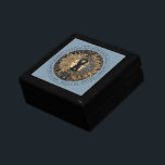 Caja De Regalo Estrellas celestes de luna de sol Keepsake Box per<br><div class="desc">Esta elegante caja de conservas celestes cuenta con un elegante sol,  luna y estrellas,  en un fondo azul,  haciendo un gran regalo,  caja de conservas o joyería,  que puedes personalizar con tu cita favorita,  o tu nombre.</div>