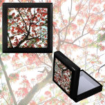 Caja De Regalo Flamboyante árbol real de la poinciana Keepsake<br><div class="desc">El flamígero,  la poinciana real o el flame con su naranja tropical y sus flores rojas que llegan hasta un cielo azul y nubes blancas es la inspiración de esta bonita y compleja caja de conservas de madera de diseño único. Esta imagen es fotografía botánica original de JLW_PHOTOGRAPHY</div>