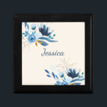 Caja De Regalo Floral de color azul moderno personalizada<br><div class="desc">Hermoso y elegante cuadro de flores acuáticas en azul y oro,  personalizado con tu nombre.</div>