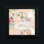 Caja De Regalo Floral de unicornio de color de Moda giratoria per<br><div class="desc">Este moderno diseño cuenta con un bonito unicornio con una corona de flores acuáticas. Personalizado con su nombre editando el texto en el cuadro de texto proporcionado. #unicornio #unicornparty #unicornlove #unicornlove #unicornsarereal #unicornlover #unicornlife icornday #unicorndon #unicorngifts #cumpleaños #caballo #unicorninterdecoración</div>
