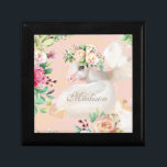 Caja De Regalo Floral de unicornio de color de Moda giratoria per<br><div class="desc">Este moderno diseño cuenta con un bonito unicornio con una corona de flores acuáticas. Personalizado con su nombre editando el texto en el cuadro de texto proporcionado. #unicornio #unicornparty #unicornlove #unicornlove #unicornsarereal #unicornlover #unicornlife icornday #unicorndon #unicorngifts #cumpleaños #caballo #unicorninterdecoración</div>