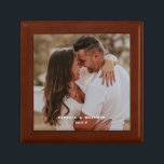 Caja De Regalo Foto de recién casados Carcasa de Keepsake con joy<br><div class="desc">Personalizar esta caja de regalo con foto y nombres. Hace una gran idea de regalo para los recién casados,  recién casados,  aniversario y más.</div>