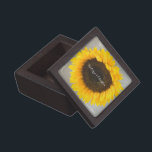 Caja De Regalo Girasol personalizado<br><div class="desc">Cajón de trinquete con regalo de girasol personalizado. Perfecto para guardar todos esos pequeños tesoros o un lugar para guardar joyas mientras trabajas.</div>