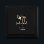 Caja De Regalo Hacer que 90 parezca un buen cumpleaños de oro<br><div class="desc">Haciendo que 90 parezca buena caja de regalo efecto oro. Se puede cambiar el color. parte de una colección.</div>