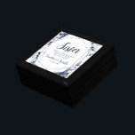 Caja De Regalo Hermana floral nocturna, empleada de honor persona<br><div class="desc">Acuarela floral Nocturna Diseño de Flores Exuberantes con Estrellas Pintadas A Mano, Vinas, Hojas, Foliage, Pintado de Agua Pintando Cepillos. Azul marino colorido, azul turbio, gris oscuro casi negro y toques de color rosa malva. Con elementos de línea dibujada a mano, Moda batida Mano con letras de pincel y elegante...</div>