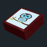 Caja De Regalo Ilustracion de búho azul<br><div class="desc">La caja de conservas Personalizado presenta un hermoso ilustracion vectorial de un búho encaramado en una rama de árbol.</div>