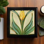 Caja De Regalo Joyas amarillas de estilo Art Nouveau Art Déco<br><div class="desc">Preserve sus preciosos recuerdos y objetos de valor con esta exquisita caja de tulipanes de estilo Art Nouveau. Esta caja, de madera lacada, está disponible en varios acabados, como roble dorado, negro ébano, verde esmeralda y caoba roja para satisfacer tus preferencias. El interior de fieltro suave proporciona un espacio de...</div>